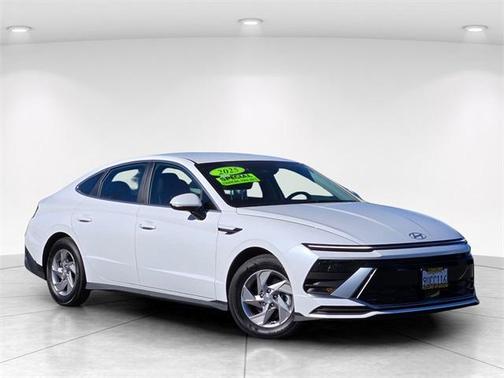 2025 Hyundai SONATA SE