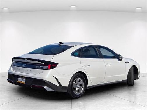 2025 Hyundai SONATA SE