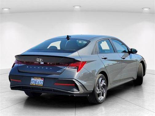 2025 Hyundai ELANTRA HEV SEL