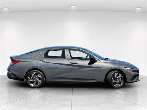 2025 Hyundai ELANTRA HEV SEL