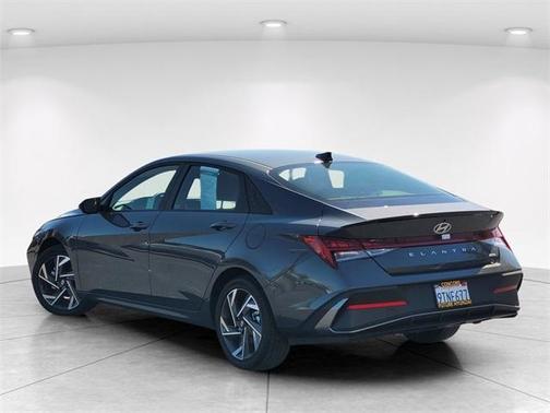 2025 Hyundai ELANTRA HEV SEL