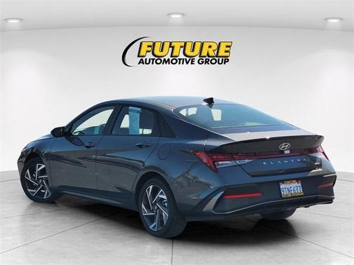 2025 Hyundai ELANTRA HEV SEL