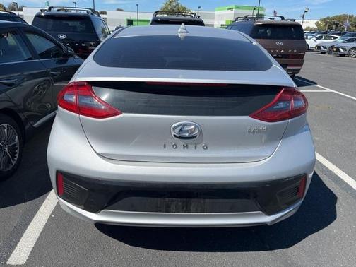 2017 Hyundai IONIQ Hybrid SEL