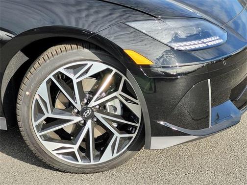 2025 Hyundai IONIQ 6 SEL
