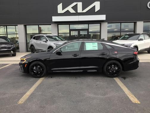 Aurora Black Pearl 2026 Kia K5 GT-Line