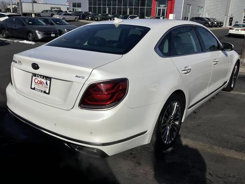 2019 Kia K900 Luxury