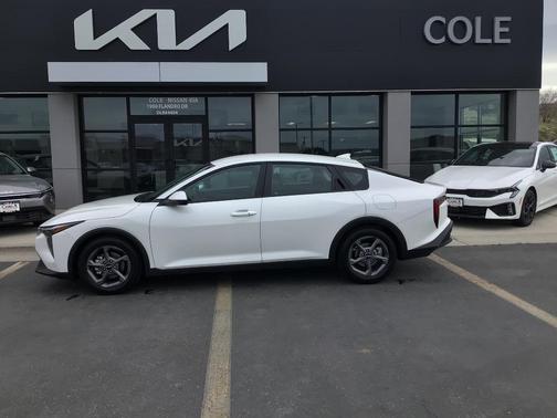 Snow White Pearl 2025 Kia K4