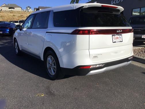 2024 Kia Carnival LX