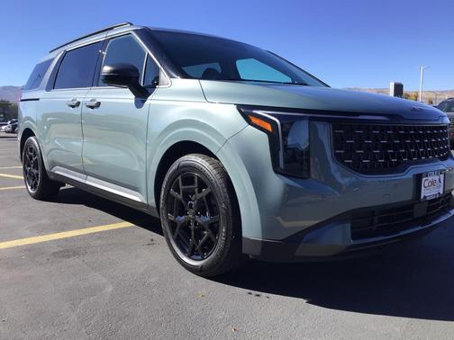Iceberg Green 2027 Kia Carnival EX
