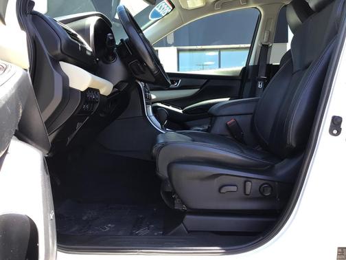 Crystal White Pearl 2022 Subaru Ascent Limited 7-Passenger