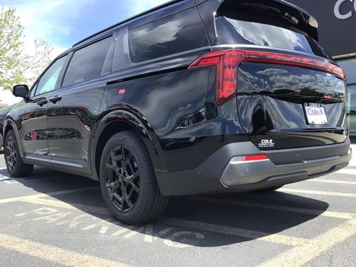 Aurora Black Pearl 2026 Kia Carnival Hybrid SX