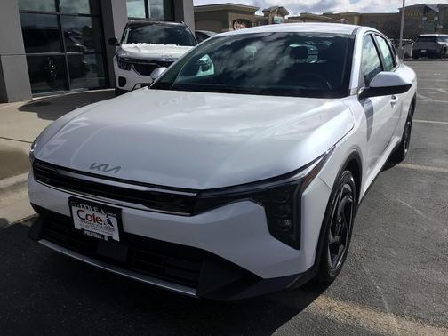 Snow White Pearl 2026 Kia K4 EX