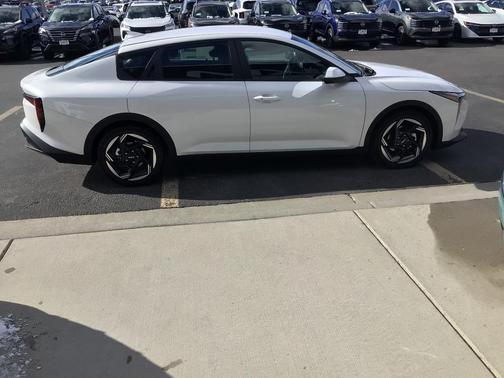 Snow White Pearl 2026 Kia K4 EX