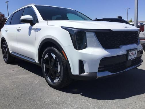 Snow White Pearl 2026 Kia Sorento Hybrid EX