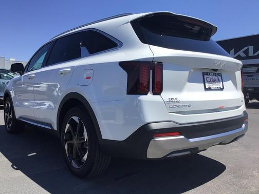 Snow White Pearl 2026 Kia Sorento Hybrid EX