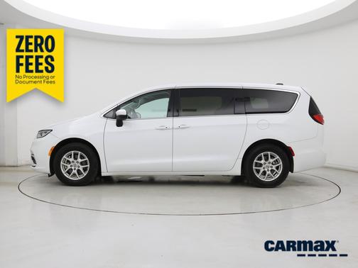 White 2023 Chrysler Pacifica Touring L