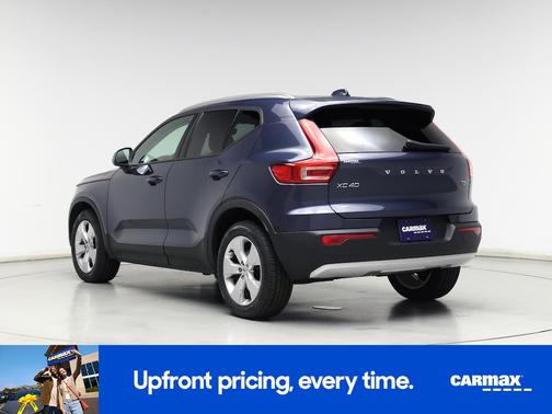 2022 Volvo XC40 T5 Momentum