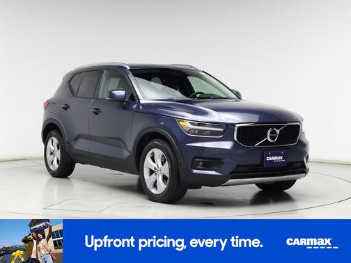 2022 Volvo XC40 T5 Momentum