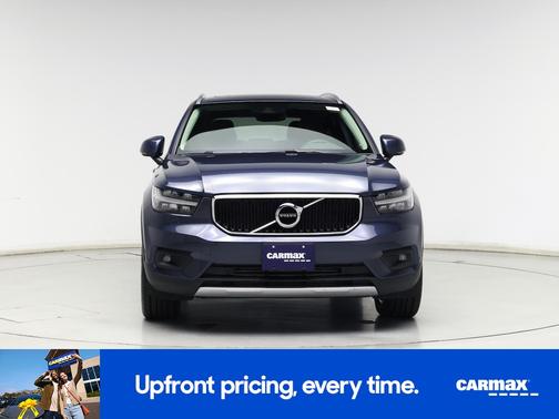2022 Volvo XC40 T5 Momentum