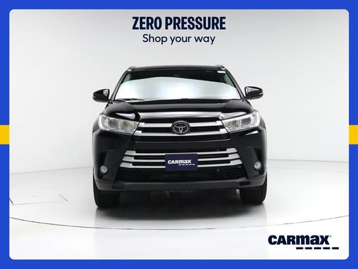 Black 2019 Toyota Highlander XLE