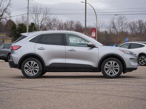 Iconic Silver Metallic 2022 Ford Escape SEL