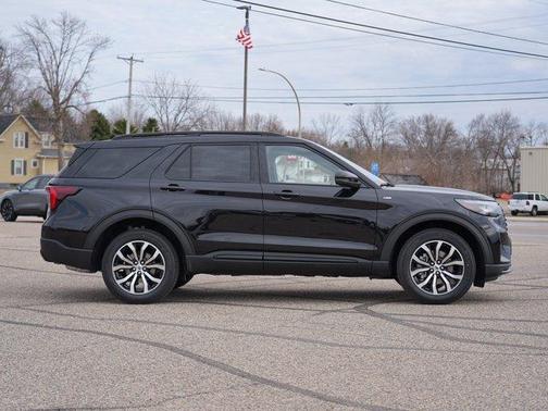 Agate Black Metallic 2026 Ford Explorer ST-Line