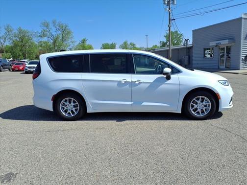 2023 Chrysler Pacifica Touring-L