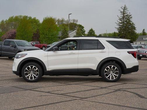 Star White 2026 Ford Explorer ST-Line