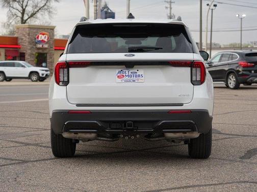 Star White 2026 Ford Explorer ST-Line