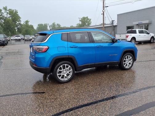 2022 Jeep Compass Latitude Lux