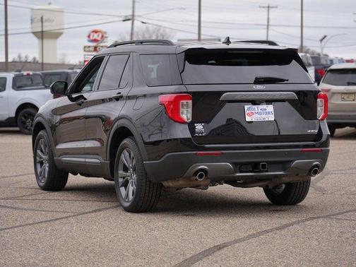 Agate Black Metallic 2023 Ford Explorer XLT