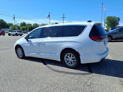 2023 Chrysler Pacifica Touring-L