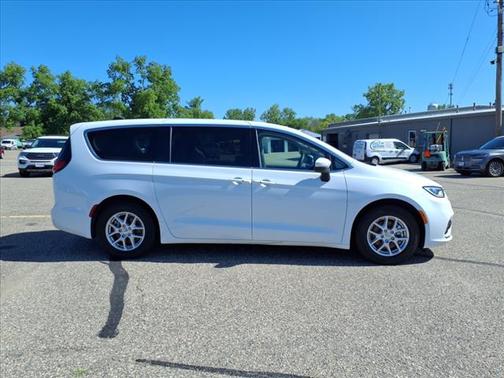 2023 Chrysler Pacifica Touring-L