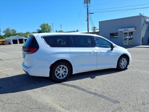 2023 Chrysler Pacifica Touring-L
