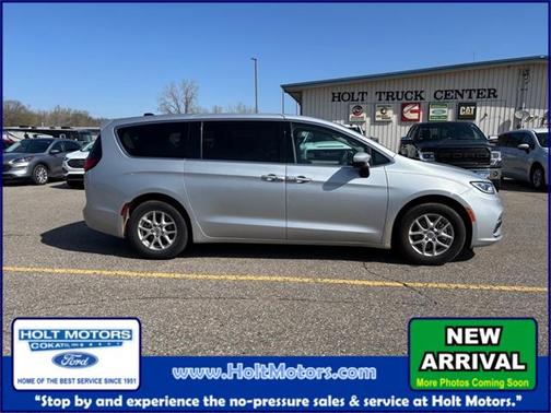 2023 Chrysler Pacifica Touring-L