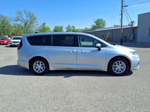 2023 Chrysler Pacifica Touring-L