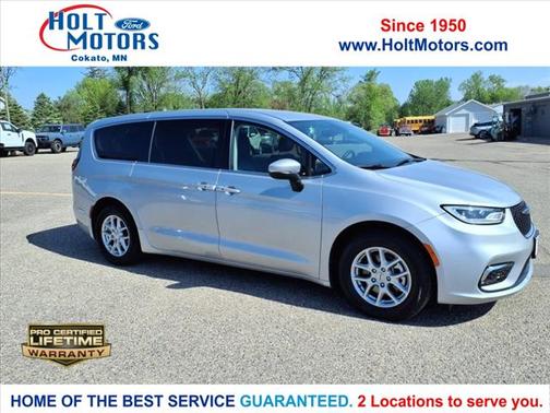 2023 Chrysler Pacifica Touring-L