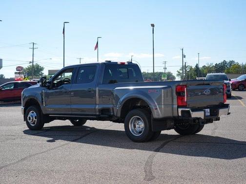 Carbonized Gray Metallic 2026 Ford F-350 Lariat Super Duty