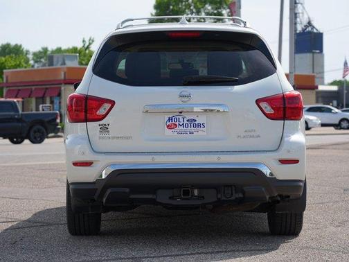 White 2019 Nissan Pathfinder Platinum