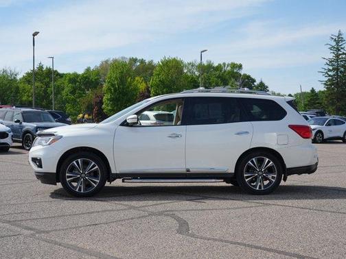 White 2019 Nissan Pathfinder Platinum