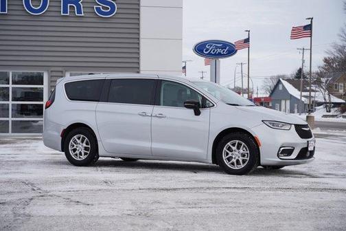 2024 Chrysler Pacifica Touring-L