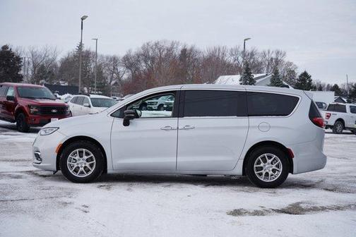 2024 Chrysler Pacifica Touring-L