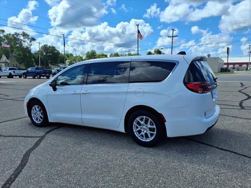2023 Chrysler Pacifica Touring-L