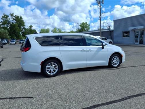 2023 Chrysler Pacifica Touring-L