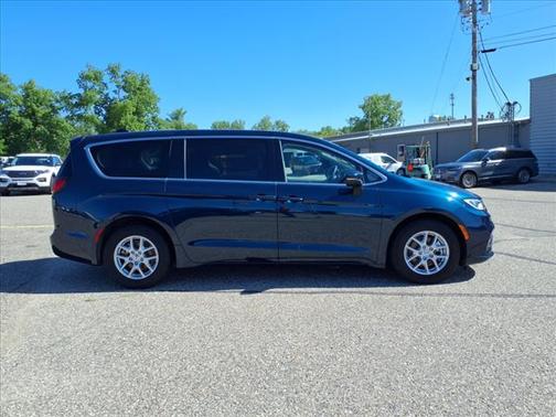 2023 Chrysler Pacifica Touring-L