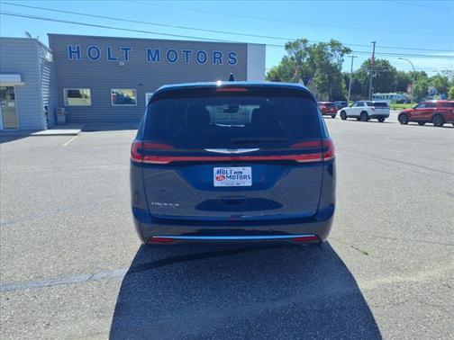 2023 Chrysler Pacifica Touring-L