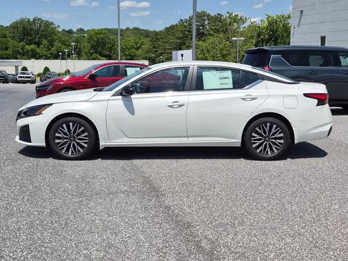 Pearl White Tricoat 2026 Nissan Altima SV FWD
