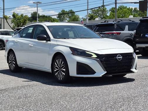 Pearl White Tricoat 2026 Nissan Altima SV FWD