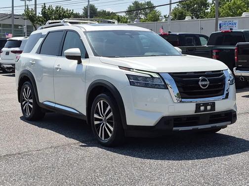 Pearl White Tricoat 2024 Nissan Pathfinder Platinum 4WD