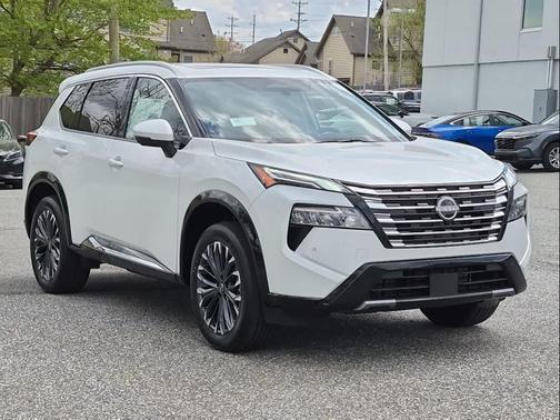 Everest White Pearl Tricoat 2026 Nissan Rogue Platinum